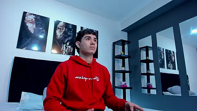 Snapshot of Alejo_Grey chatting on 01-14-26, 12:33 Alejo Grey online show from 01-14-26, 12:33