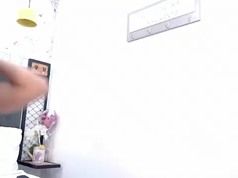 Snapshot of VanessaWaner chatting on 01-11-26, 08:58 VanessaWaner online show from 01-11-26, 08:58