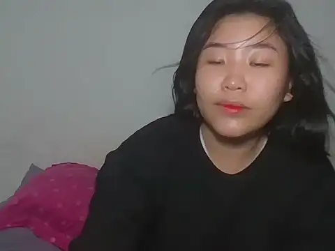 Snapshot of Zyeiii chatting on 03-01-26, 08:27 Zyeiii online show from 03-01-26, 08:27