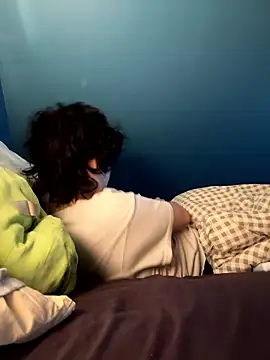 quwuinnie333 online show from 01-14-26, 05:24