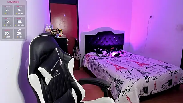 Snapshot of Theo_Rowan chatting on 01-11-26, 10:53 Theo Rowan online show from 01-11-26, 10:53