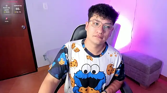 Snapshot of Theo_Rowan chatting on 01-13-26, 09:25 Theo Rowan online show from 01-13-26, 09:25