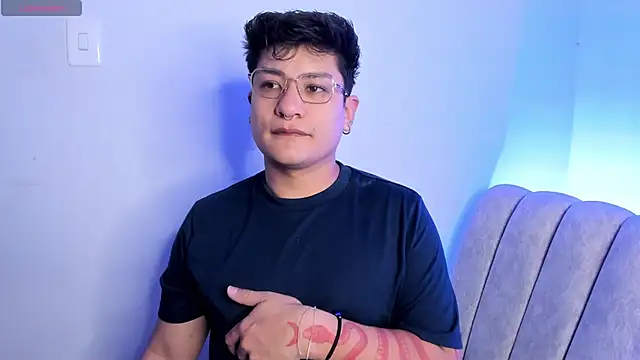 Snapshot of Theo_Rowan chatting on 01-19-26, 11:03 Theo Rowan online show from 01-19-26, 11:03