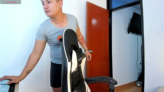 Snapshot of Theo_Rowan chatting on 02-03-26, 07:08 Theo Rowan online show from 02-03-26, 07:08