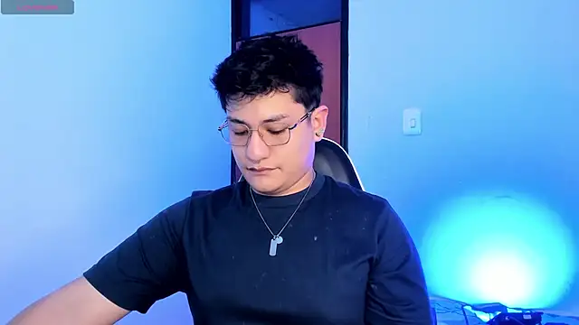 Snapshot of Theo_Rowan chatting on 02-10-26, 06:12 Theo Rowan online show from 02-10-26, 06:12