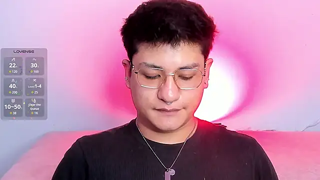 Snapshot of Theo_Rowan chatting on 02-11-26, 07:30 Theo Rowan online show from 02-11-26, 07:30