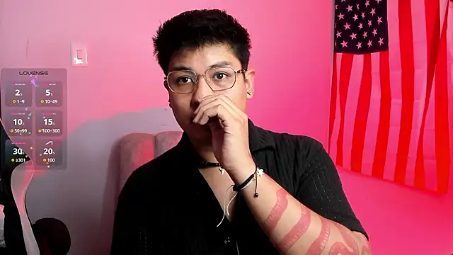 Snapshot of Theo_Rowan chatting on 02-16-26, 06:59 Theo Rowan online show from 02-16-26, 06:59