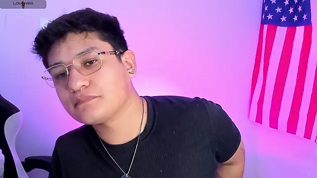 Snapshot of Theo_Rowan chatting on 02-17-26, 08:15 Theo Rowan online show from 02-17-26, 08:15