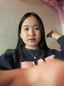 Snapshot of Gwen879 chatting on 01-14-26, 02:44 Gwen879 online show from 01-14-26, 02:44