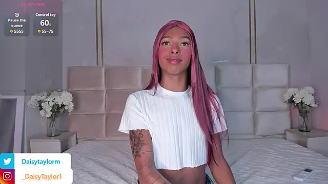 Snapshot of DaisyTaylor__ chatting on 02-05-26, 01:05 DaisyTaylor online show from 02-05-26, 01:05