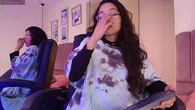 Hanabie  online show from 02-06-26, 03:33