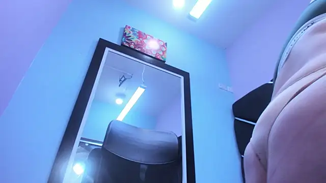 MiaRouss69 online show from 04-06-26, 08:10