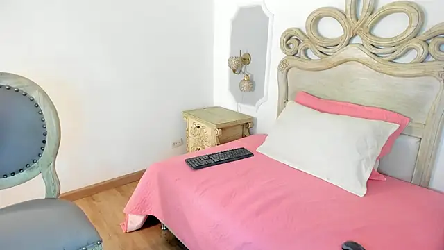 paulina lux online show from 04-18-26, 07:58