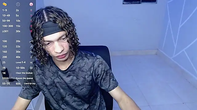 Snapshot of Axel_fox77 chatting on 07-17-26, 01:01 Axel fox77 online show from 07-17-26, 01:01