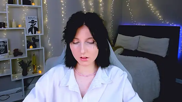 Snapshot of KikaOsterman chatting on 02-02-26, 06:50 KikaOsterman online show from 02-02-26, 06:50