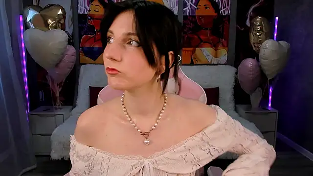 Snapshot of KikaOsterman chatting on 02-13-26, 12:45 KikaOsterman online show from 02-13-26, 12:45