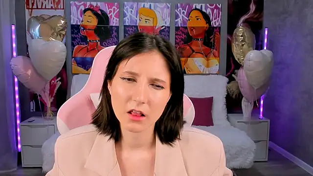 Snapshot of KikaOsterman chatting on 02-14-26, 12:35 KikaOsterman online show from 02-14-26, 12:35