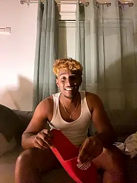 Snapshot of Axel_black10 chatting on 01-10-26, 06:53 Axel black10 online show from 01-10-26, 06:53