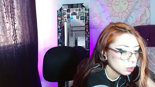 Snapshot of kittymiauu444 chatting on 02-10-26, 02:43 kittymiauu444 online show from 02-10-26, 02:43