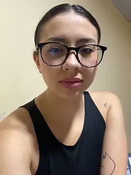 Snapshot of Shayla--broos chatting on 02-06-26, 03:48 Shayla--broos online show from 02-06-26, 03:48