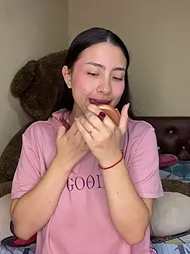 Snapshot of Shayla--broos chatting on 02-14-26, 04:59 Shayla--broos online show from 02-14-26, 04:59