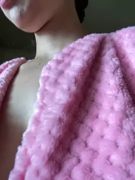 Snapshot of Shayla--broos chatting on 02-17-26, 04:13 Shayla--broos online show from 02-17-26, 04:13