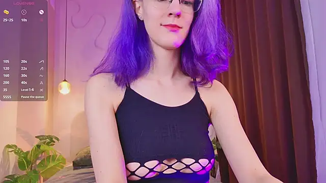 Snapshot of AuraLaunni chatting on 01-11-26, 08:08 AuraLaunni online show from 01-11-26, 08:08