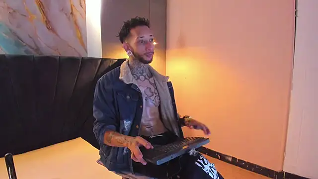 Snapshot of axel_valtier chatting on 01-15-26, 04:17 axel valtier online show from 01-15-26, 04:17