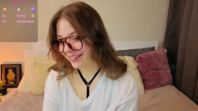 Snapshot of Next2Marie chatting on 02-21-26, 03:29 Next2Marie online show from 02-21-26, 03:29