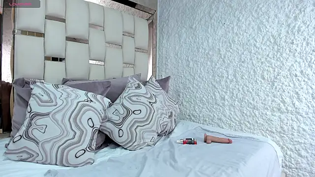 Snapshot of charolnox chatting on 03-01-26, 01:35 charolnox online show from 03-01-26, 01:35