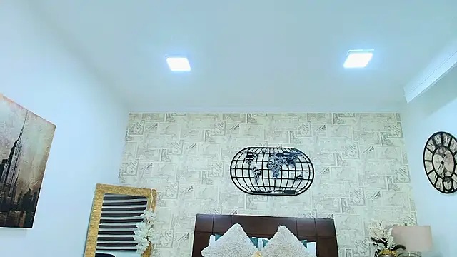 emily clarkk  online show from 02-06-26, 07:17