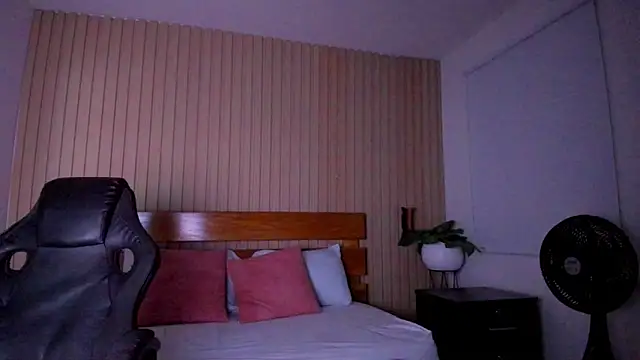 emma hiltonn  online show from 03-12-26, 02:50