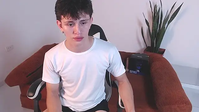 Snapshot of DarrenColleen chatting on 02-18-26, 10:28 DarrenColleen online show from 02-18-26, 10:28