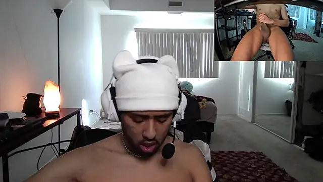 Snapshot of Embersboudoir chatting on 02-07-26, 08:34 Embersboudoir online show from 02-07-26, 08:34