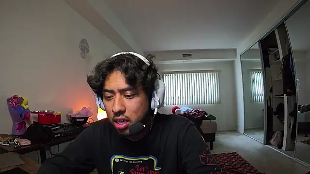 Snapshot of Embersboudoir chatting on 02-18-26, 09:44 Embersboudoir online show from 02-18-26, 09:44