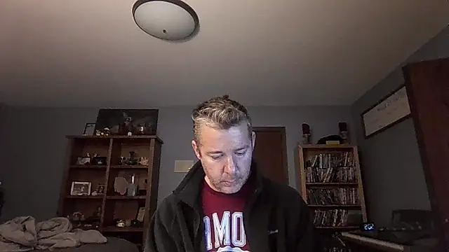 chrisw8140 online show from 02-18-26, 02:02