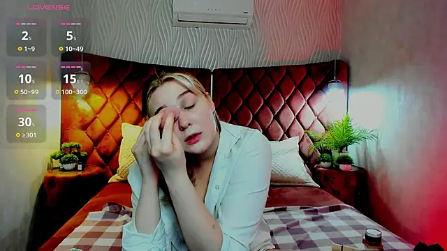 Snapshot of SusanBev chatting on 02-13-26, 02:02 SusanBev online show from 02-13-26, 02:02