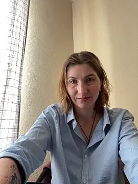 Snapshot of _Crystal_2 chatting on 02-05-26, 09:25 Crystal 2 online show from 02-05-26, 09:25