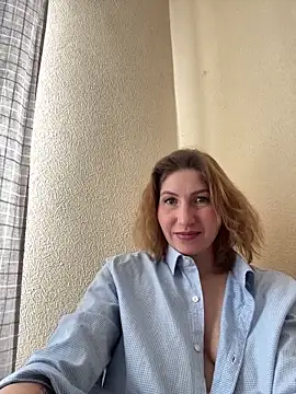 Snapshot of _Crystal_2 chatting on 02-10-26, 09:35 Crystal 2 online show from 02-10-26, 09:35