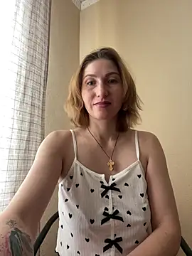 Snapshot of _Crystal_2 chatting on 02-18-26, 08:32 Crystal 2 online show from 02-18-26, 08:32