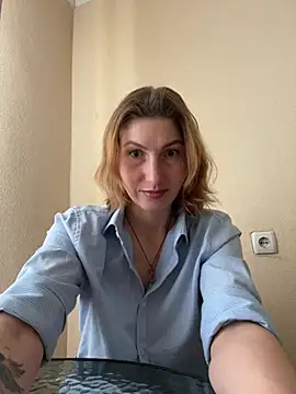 Snapshot of _Crystal_2 chatting on 02-19-26, 01:40 Crystal 2 online show from 02-19-26, 01:40