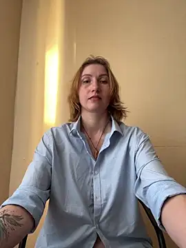 Snapshot of _Crystal_2 chatting on 02-20-26, 02:28 Crystal 2 online show from 02-20-26, 02:28