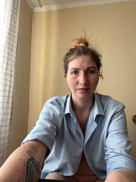 Snapshot of _Crystal_2 chatting on 02-22-26, 01:20 Crystal 2 online show from 02-22-26, 01:20