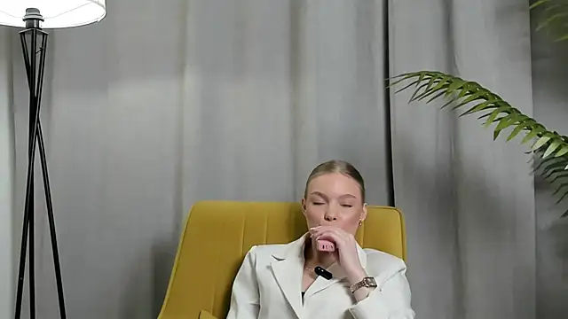 Snapshot of YenKaltenbach chatting on 01-13-26, 08:30 YenKaltenbach online show from 01-13-26, 08:30