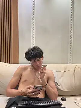 Snapshot of noahx_valko chatting on 02-18-26, 05:25 noahx valko online show from 02-18-26, 05:25