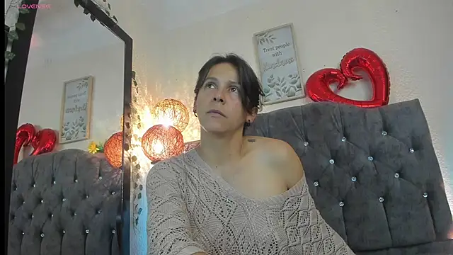 Snapshot of daenerys_11 chatting on 01-14-26, 01:50 daenerys 11 online show from 01-14-26, 01:50