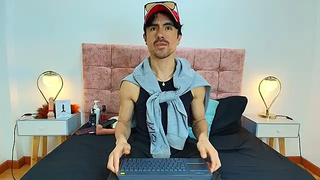 Ethan Briggs  online show from 04-17-26, 08:01