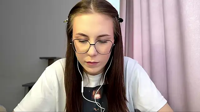 Snapshot of JanelleCourville chatting on 02-22-26, 11:20 JanelleCourville online show from 02-22-26, 11:20