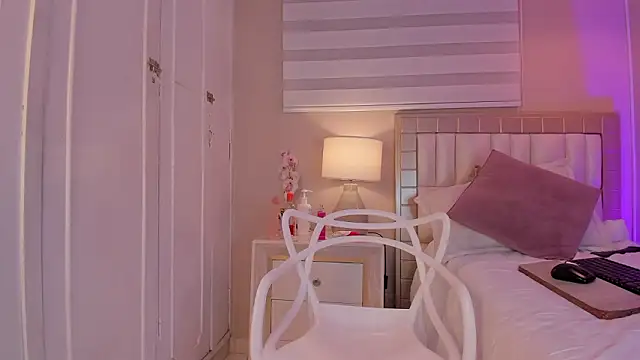 Snapshot of isabela__x chatting on 02-12-26, 11:44 isabela x online show from 02-12-26, 11:44