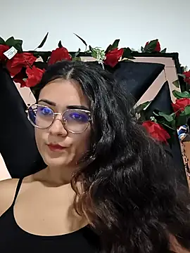 Snapshot of Freyarosse chatting on 02-17-26, 12:18 Freyarosse online show from 02-17-26, 12:18